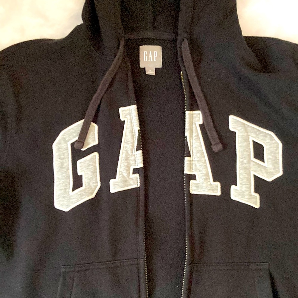 Gap sweater